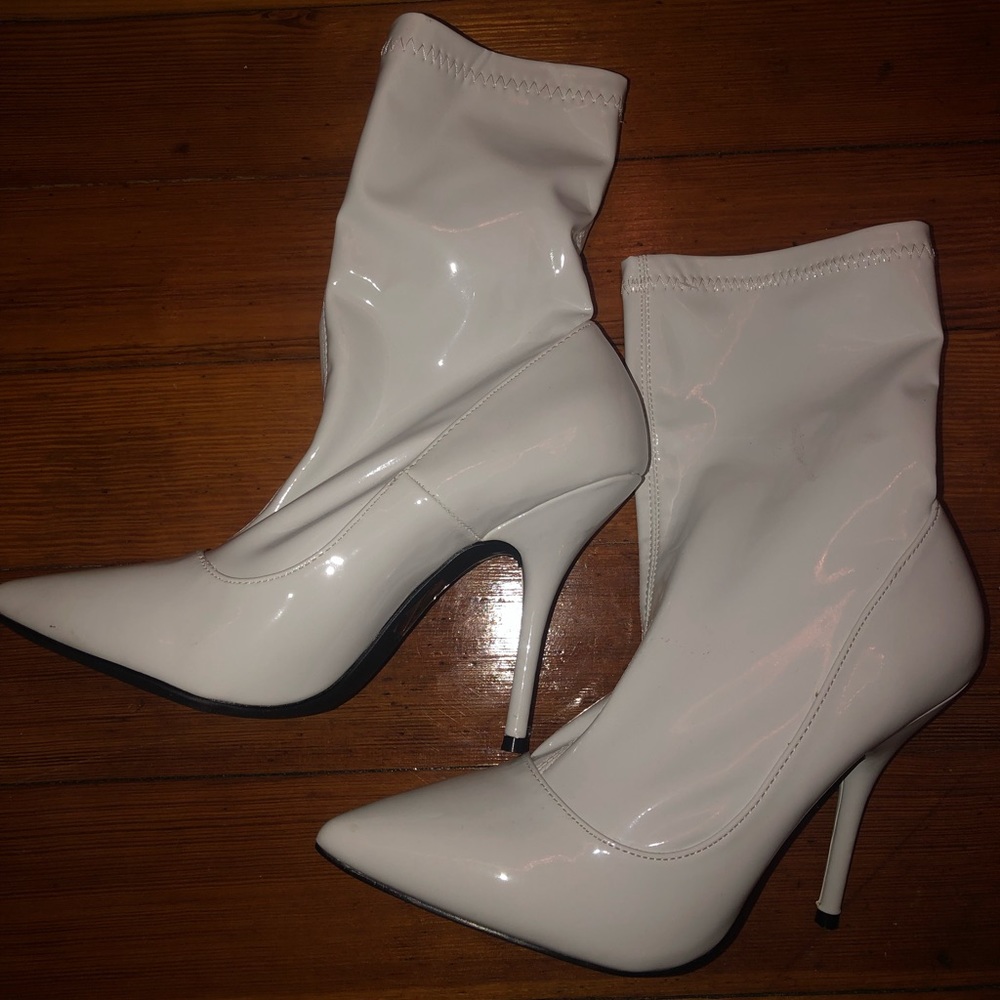 White heel boots